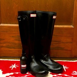 Like new Hunter Tour Packable Rain Boot!